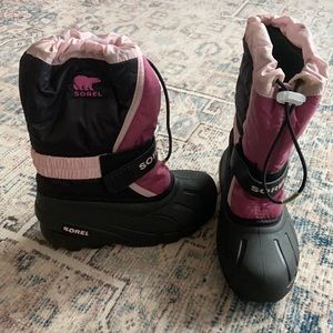 Girls Sorel snow boots size 13